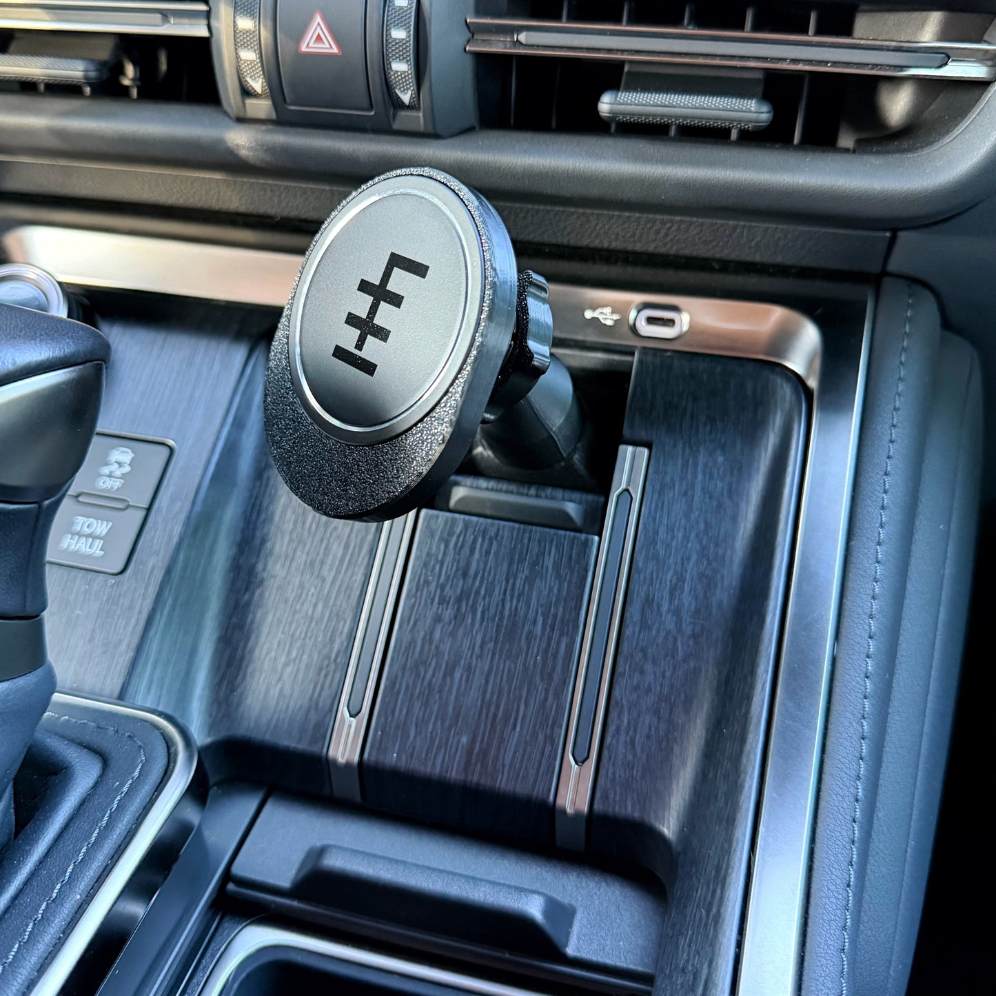 GX550 Adjustable Phone Charging Mount (MagSafe Charger Equipped)